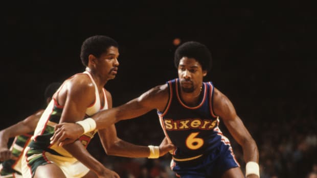 Philadelphia 76ers forward Julius Erving (6) against the Milwaukee Bucks
